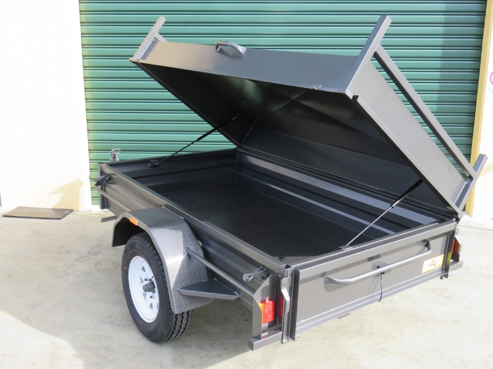 Box-trailer-with-lockable-side-hinge-lid-2-1