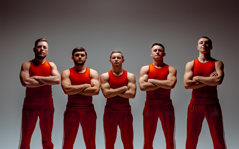 group-gymnastic-acrobatic-caucasian-men (1)