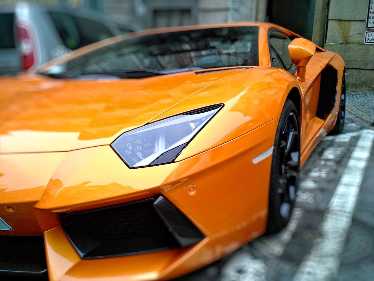 lamborghini-618356_1280