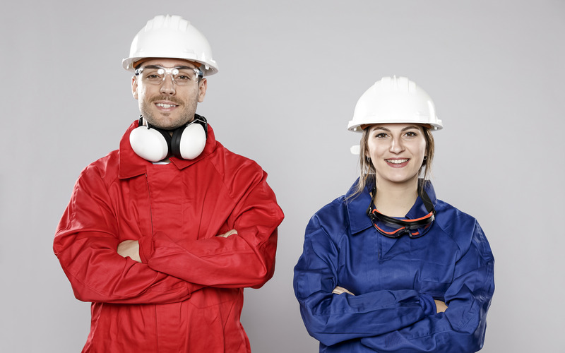 smiley-male-female-construction-workers (1)