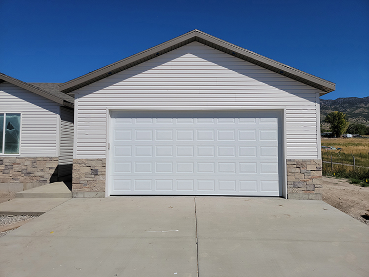 white-garage-door-installation-7 (2)