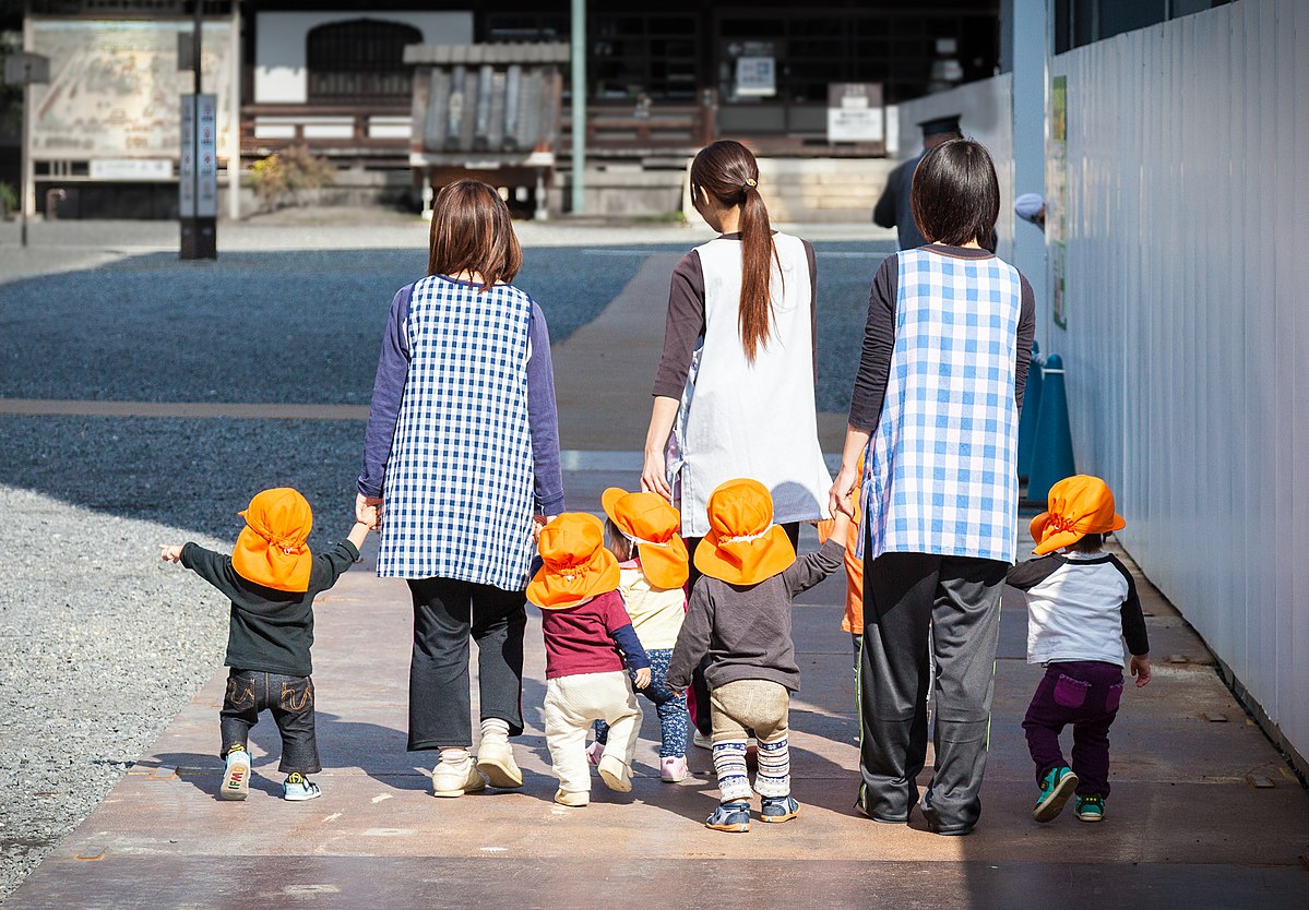 1199px-Nursery_school,_Higashi_Honganji,_Kyoto