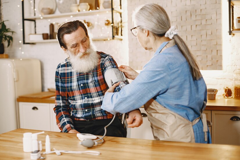 old-couple-kitchen_1157-45405