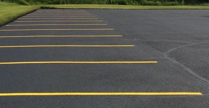 asphalt parking lot sealcoating